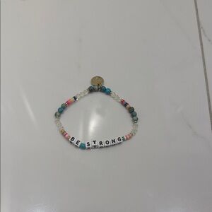Beaded Bracelet with 'Be Strong' Message